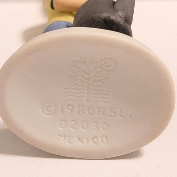 Norman Rockwell Art River Shore Garden Girl ceramic little girl figurine in box - Picture 6 of 8